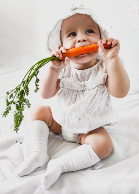 40+ First Easter Baby Photo Shoot Ideas You Can Do at Home Easter Toddler Pictures, Easter Instagram Pictures, Easter Newborn Photoshoot, Toddler Easter Pictures, Toddler Easter Photoshoot, 1st Easter Pictures, Spring Baby Photoshoot, Baby Easter Photoshoot, Easter Baby Photoshoot