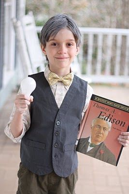 The Blue House Chronicles: Thomas Edison is in the (Blue) House Thomas Edison Costume, Inventor Costume, Wax Museum Ideas, Wax Museum Project, Crazy Friday, Bottle Buddy, Reading Week, School Costume, Halloween Science