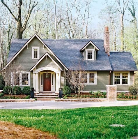 34 Incredible Before-and-After Exterior Home Remodels Cape Cod Exterior, Ranch House Remodel, Oval Glass Front Door, Best Exterior Paint, Ranch House Exterior, Exterior House Remodel, Glass Railings, Front Door Decorations, Craftsman Exterior