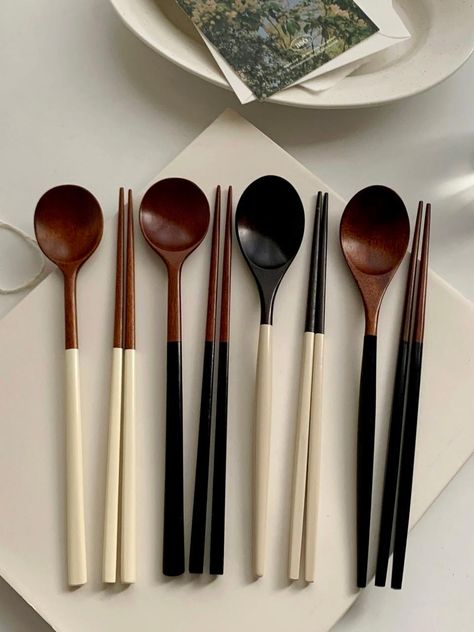 Composition : WoodColor : white,black,pink,yellow,blue,greyCountry of Origin : Vietnam Black And Gold Cutlery Table Setting, Dark Place Settings, Korean Kitchen Essentials, Wooden Cutlery Set, Vintage Kitchen Supplies, Cute Cutlery Set, Chinese Utensils, Gold Cutlery Table Setting, Aesthetic Cutlery