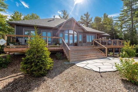 Quality Homeowners, Denise & Graham, share their cottage building journey. Read more to find out why they chose our popular Rosseau design for their lakefront property in Muskoka. Lakefront Bungalow, Lakefront House Plans, Cottage Building, Concrete Interior Design, Modular Home Builders, Custom Modular Homes, Bungalow Cottage, Cabin Loft, Home Cottage