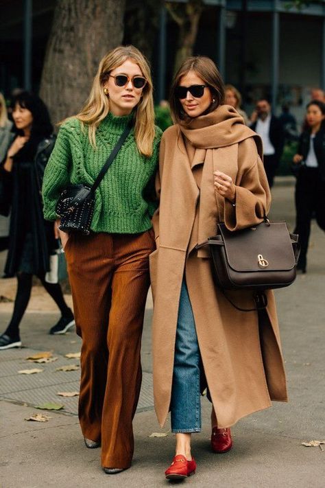 Early Fall Street Style, Chic Fall Winter Outfits, Parisian 70s Fashion, Stockholm Street Style Winter, Classy Effortless Style, Red Shoes Street Style, Chic Pride Outfit, Chartreuse Bag Outfit, Red For Fall