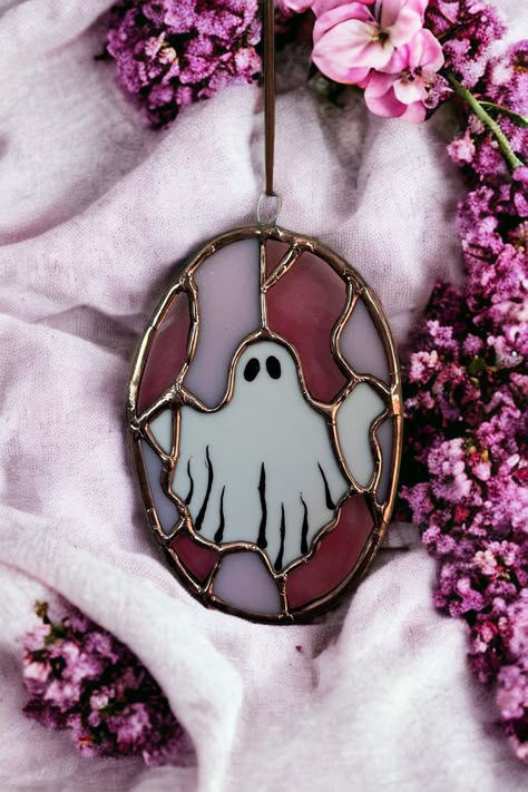 Pink stained glass ghost, suncatcher, halloween decor, pink ghost, pink halloween ghost, halloween 2023 Stained Glass Ghost, Cute Stained Glass Ideas, Halloween Stained Glass Ideas, Stained Glass Halloween, Stainglass Ideas, Stained Glass Earrings, Witchy Home Decor, Stained Glass Window Hanging, Bleach Art