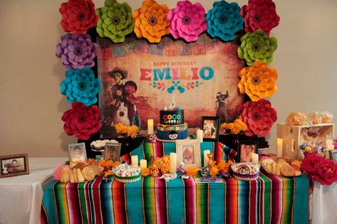 Mexican Themed Party, Coco Movie, Coco Disney, Themed Party Ideas, Mexican Birthday Parties, Fiesta Birthday Party, Mexican Birthday, Den Mrtvých, Fiesta Theme Party