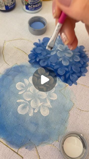 Watercolor Painting On Fabric, Painting Flowers On Fabric, Angel Painting Acrylic, Acrylic Paint On Fabric, Hydrangea Art, Flower Acrylic Painting, Hydrangeas Art, Fabric Paint Diy, Fabric Painting Techniques