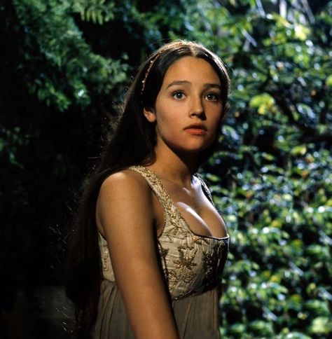 Film Romeo And Juliet, Juliet 1968, Olivia Hussey, Her Eyes, Romeo And Juliet, Pretty Woman, Movie Stars, Beauty Women, Pretty People