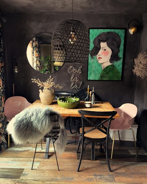 Small Dark Dining Room Ideas, Dark And Moody Dining Room, Dark Homes, Tattoo Decor, Moody Bohemian, Moody Dining Room, Bohemian Dining Room, Moody Decor, Moody Interiors