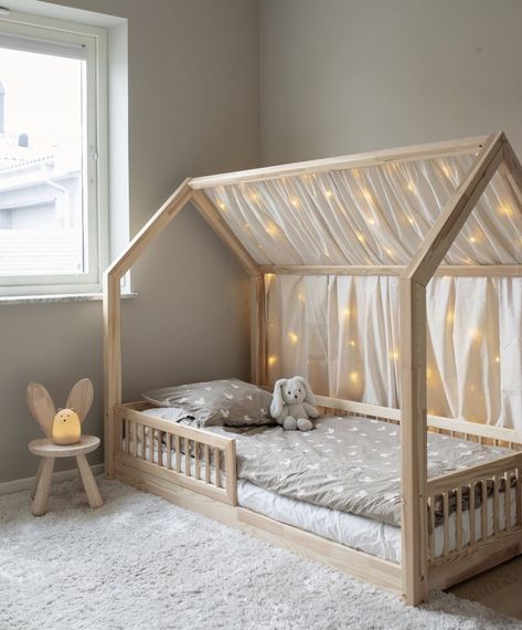 Cozy Toddler Bedroom, Simple Room Decor, Cute Kids Room, Toddler House Bed, Cozy Baby Room, Toddler Floor Bed, Kids Rooms Inspo, Toddler Bedroom Girl, Baby Room Themes