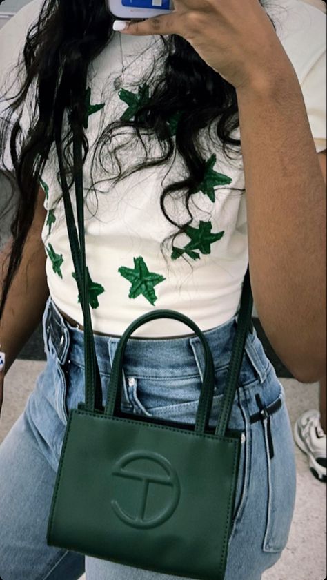 Green Telfar Bag Outfit, Green Telfar, Telfar Bag Outfit, Telfar Bag, Mirror Flicks, Bag Outfit, Fancy Bags, Cute Poses For Pictures, Old Money Aesthetic