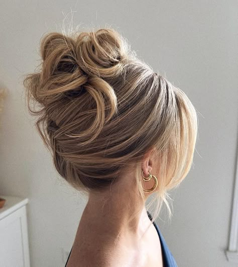 Bridemaids Hairstyles, Bridesmaid Hair Makeup, Bun Hairstyle, Peinados Fáciles Para Cabello Corto, Wedding Hair Inspiration, Low Bun, Bridal Hair And Makeup, Formal Hairstyles, Wedding Hair And Makeup