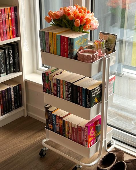 Book Corner Ideas Bedroom, Bookish Photos, Reading Bookshelf, Cute Bookshelves, Bookshelf Aesthetic, Tessa Bailey, Book Carts, Bookshelf Inspiration, My Bookshelf