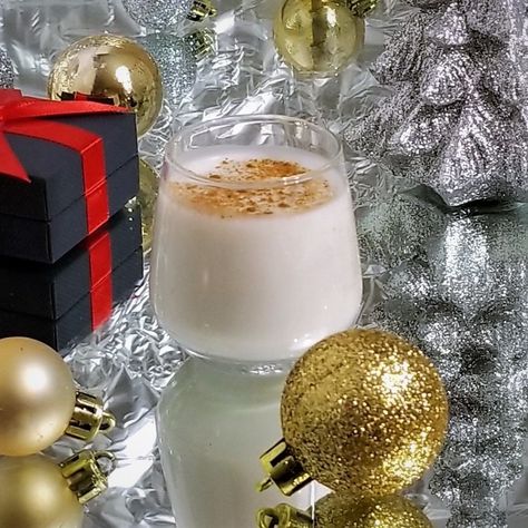 Coquito Recipe, Low Carb Drinks, Unsweetened Coconut Milk, Sugar Substitute, Cinnamon Powder, Coconut Rum, Unsweetened Coconut, Shredded Coconut, Coconut Cream