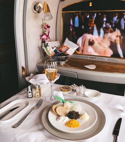 In-flight Meal, Travel The World For Free, Flying First Class, First Class Flights, Business Class Flight, Solar System Crafts, Credit Card Points, Luxury Private Jets, Emirates Airline