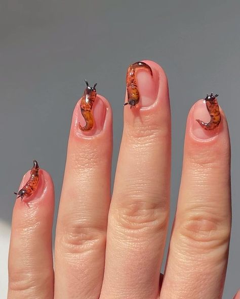 Jimmy (Bug) (@bugnails) • Fotos y vídeos de Instagram Nails With Bugs, Bug Nails Art, Fun Gel Nails Ideas, Slug Nails, Bug Nail Art, Fun Art Ideas, Bug Nails, Happy Heart Day, Nail Hacks