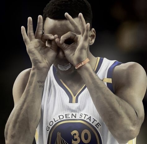 Steph Curry 3, Curry Nba, Hard Photo, Nba Stephen Curry, Basketball Players Nba, Michael Jordan Basketball, Nba Memes, Graphic Design Images, Jordan Basketball