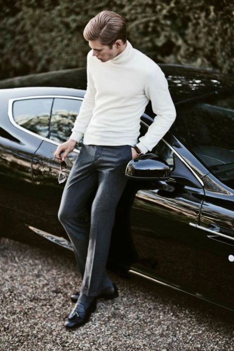 Turtleneck + pants + well, car. Look 80s, Herren Style, Gq Style, Simple Summer, Turtleneck Shirt, Sharp Dressed Man, Mens Winter Fashion, Well Dressed Men, Gentleman Style