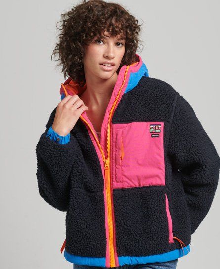 A playful take on the classic comforts of sherpa, we've reimagined its luxurious softness with a distinct and colourful panelled design. The Sherpa jacket's hooded comfort and vibrant spirit lends itself to a nostalgic 90s style, ensuring that you can layer up with vintage charm. Its authenticity and reliable warmth make it a wardrobe staple for any cool day when you fancy standing out with a pop of colour. Relaxed fit – the classic Superdry fit. Not too slim, not too loose, just right. Go for y Fall Hooded Jacket, Fall Jackets Outfit, Nostalgic 90s, Autumn Jacket Women, Color Block Jacket, Casual Jackets, Sherpa Jacket, 90s Style, Fall Jackets