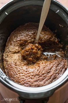 An easy make ahead dessert perfect for the holidays! This spiced Gingerbread Pudding Cake cooks in the slow cooker and keeps your oven free. Gingerbread Pudding Cake, Slow Cooker Puddings, Slow Cooker Cake Recipes, Gingerbread Pudding, Slow Cooker Dessert, Slow Cooker Cake, Crockpot Cake, Slow Cooker Christmas, Indian Pudding