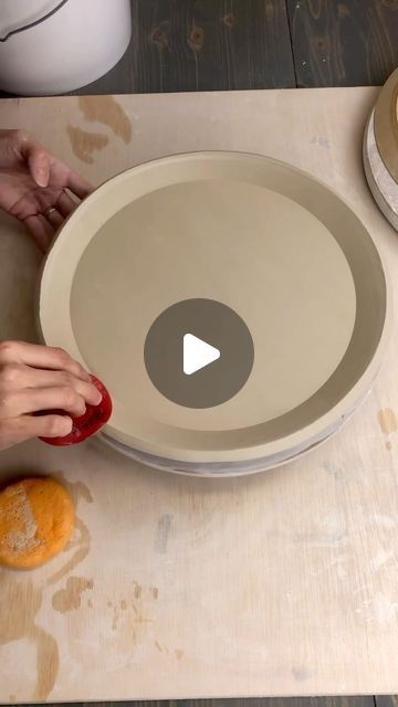 Pottery Molds, Making Pottery, Pottery Form, Pottery Videos, Pottery Handbuilding, Slab Pottery, Pottery Classes, Pottery Plates, Pottery Wheel