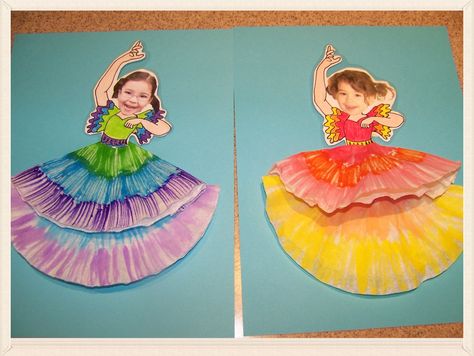 Spanish Dancers for Cinco De Mayo Maracas craft El Salvador Crafts For Kids, Spain Crafts For Preschool, Spanish Crafts For Kids, Spain Crafts For Kids, Maracas Craft, Spanish Dancers, Art And Craft Activities, Spanish Crafts, Spanish Dancer