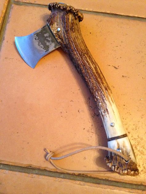 A 28 Messer Diy, Antler Knife Handle, Antler Projects, Deer Antler Crafts, Deer Antler Jewelry, Antler Knife, Deer Antler Decor, Antler Crafts, Knife Patterns