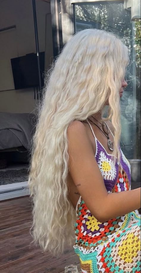 Bleach Hair Ideas, Blonde Hair Tips, Different Hair Lengths, Hair Tips And Tricks, Diy Bleach, Long Platinum Blonde, Bleach Hair, White Blonde Hair, Blonde Curly Hair