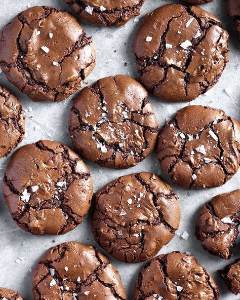 Salted Brownie Cookies | brownie cookies | brownie cookies recipes Salted Brownie Cookies, Resep Brownies, Chocolate Brownie Cookies, Cookie Brownie Recipe, Cake Mix Cookie Recipes, Diy Pictures, Best Brownies, Cookies Recipes, Cake Mix Recipes