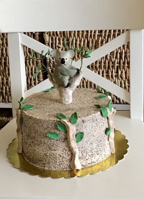 Koala Cake Ideas, Koala Cake, Australia Cake, Koala Party, Koala Birthday, Baby Boy Birthday Themes, Birthday Tree, Animal Birthday Cakes, Wild Birthday Party