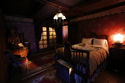 Haunted Bedroom, Halloween 2010, Haunted Hotels, Mansion Bedroom, Haunted House Decorations, Disneyland Photos, Ocala Florida, Spooky Places, Haunted Hotel