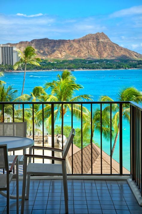 Head Views, Halekulani Hotel, Waikiki Hawaii, Resort Architecture, Hawaii Hotels, Diamond Head, Destination Voyage, Honolulu Hawaii, Iconic Landmarks