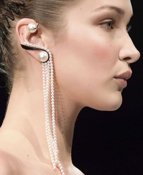 Earrings Cartilage, Fashion Influencer, Simple Ring, Ring Fashion, Prabal Gurung, Necklace Simple, Earrings Simple, Earrings Hoop, Studs Earrings