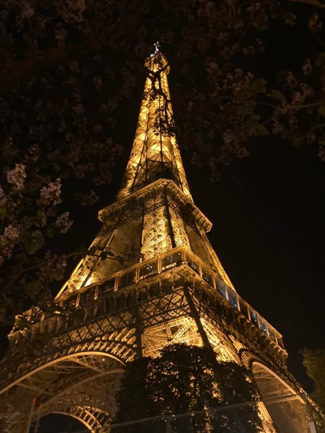 Paris Tower Eiffel, Paris Dream, Holiday Travel Destinations, Romantic Paris, Paris Wallpaper, Paris Vacation, Parisian Vibes, Paris Pictures, Living In Paris