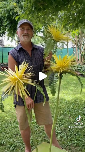 Jeff MacKay on Instagram: "Lets make some giant dandelions from recycled plastic bottles #recycle #upcycle #summer #artsandcrafts #diy #dandelions #art #artist" Giant Dandelion Diy, Dandelion Diy, Dandelion Flower, Recycle Plastic Bottles, Diy Flowers, Recycled Plastic, Plastic Bottles, Art Artist, Dandelion