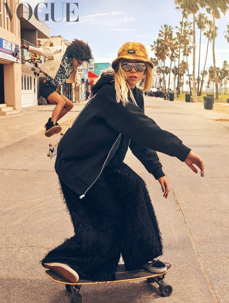 Meet The Women Making Skate Bowls More Progressive And Inclusive Spaces | British Vogue Skater Photoshoot, Streetwear Photoshoot, Skateboard Fashion, Skate Photos, Skate Street, Skate Style, Skate Wear, Model Inspo, Vogue Uk