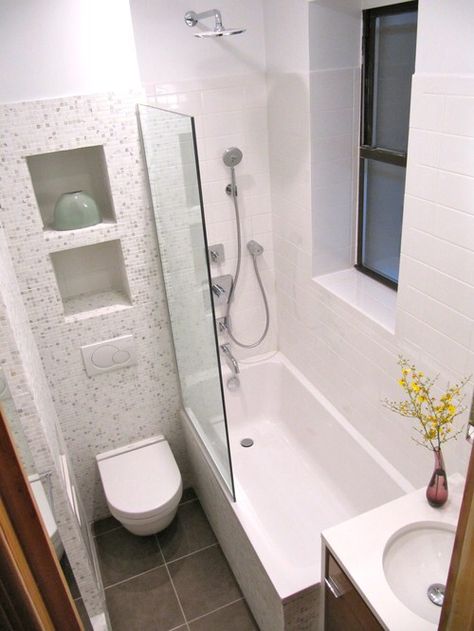 Corner Bathtub Shower, Bathroom Tub, Bathroom Windows, Small Bathroom Design, Tiny Bathroom, Simple Bathroom, Bathroom Layout, Bath Room, Bathroom Remodel Master