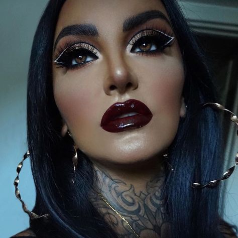 @kvdveganbeauty shared a photo on Instagram: “Let your lips do the talking with #XOLipCream. 👄🖤✨ This gloss combines high-impact color and a sexy high-shine finish.⠀ ⠀ Get FREE shipping…” • Sep 5, 2020 at 7:06pm UTC Mothers Day Makeup Looks, Sara Cabrera, Sarah Cabrera, Gothic Makeup Tutorial, Unconventional Makeup, Makeup Collage, Drag Queen Makeup, Stylish Makeup, Eye Makeup Styles