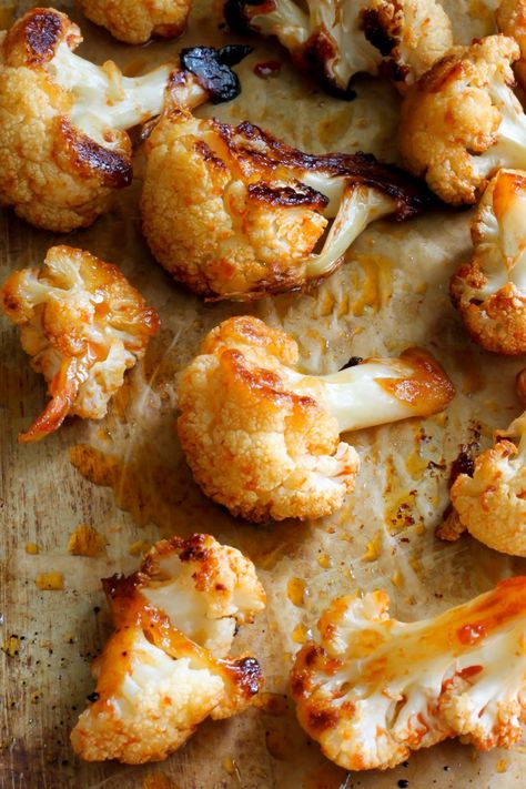 Maple Sriracha Roasted Cauliflower recipe with PURE maple syrup Smashed Cauliflower Recipes, Smashed Cauliflower, Maple Sriracha, Butcher's Cut, Sweet N Spicy, Baker By Nature, Baked Cauliflower, Cauliflower Recipes, Healthy Side Dishes