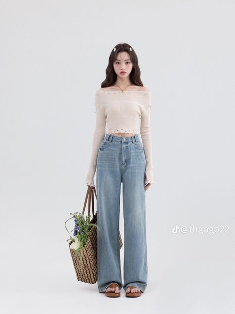 Casual Asian Fashion, Xiamen, Outfit Inspo Fall, Basic Outfits, Casual Style Outfits, Not Mine, Couture Fashion, 90s Fashion, Follow For More