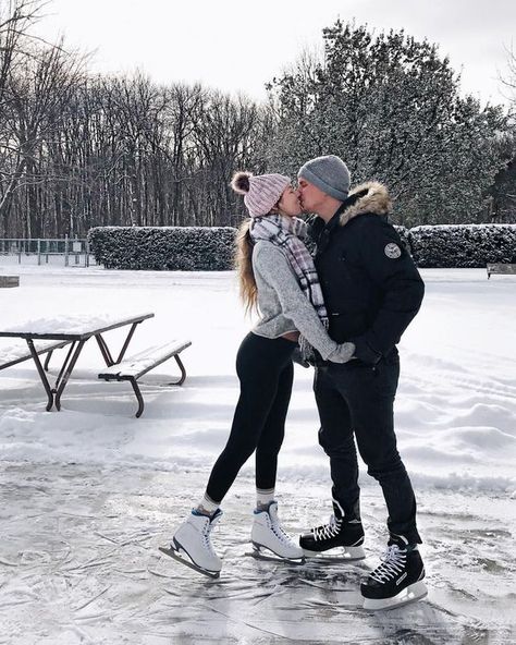 Ice Skating Love Halloween Costume Couple, Couple Tumblr, Mode Country, Frozen Pond, Mountain Lifestyle, Cute Date Ideas, Blond Amsterdam, Boyfriend Goals, Cute Couples Photos