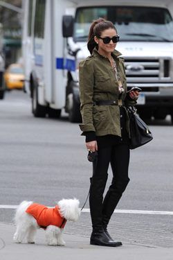 From Olivia Palermo 5050 Boots, Stuart Weitzman 5050, Estilo Olivia Palermo, Military Parka, Knee Boots Outfit, Olivia Palermo Style, Stuart Weitzman Boots, Fall Leggings, Boots Outfits