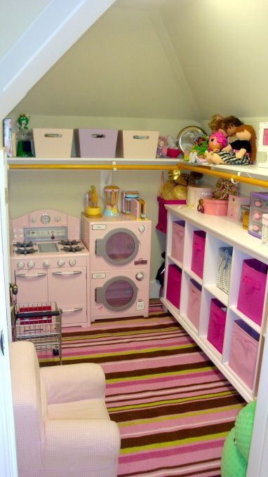 Kids Closet Design, Under Stairs Playroom, Room Under Stairs, Closet Under Stairs, Small Playroom, Small Kids Room, Under The Stairs, Playroom Design, Kid Closet