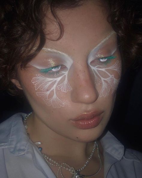 Issy on Instagram: "🌱Ginkgo Leaf Fairy 🌱 _______________________________ Base @milkmakeup @milk Hydrogrip Primer & Skintint Light* @milkmakeup @milk Bionic…" Fairy Graphic Liner, Dark Fairy Makeup, White Mascara, Leaf Fairy, Matte Concealer, Freckles Makeup, Pride Makeup, Magical Makeup, Rainbow Makeup