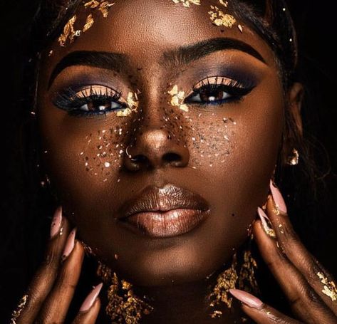 Coachella Makeup, Festival Makeup Rave, Goddess Makeup, Make Up Gold, Festival Makeup Glitter, Mekap Mata, Smink Inspiration, Glam Photoshoot, Dark Skin Beauty