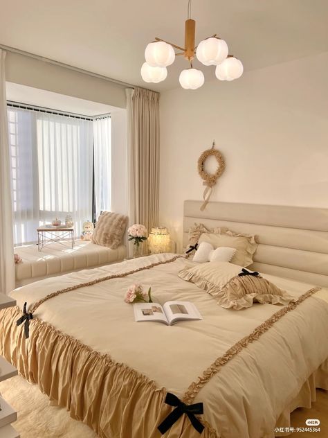 Pink And Beige Bedroom, Pink White Aesthetic, Beige Room, Beige Bedroom, Bedroom Decor Cozy, White And Beige, Room Goals, Minimalist Room, Aesthetic Rooms