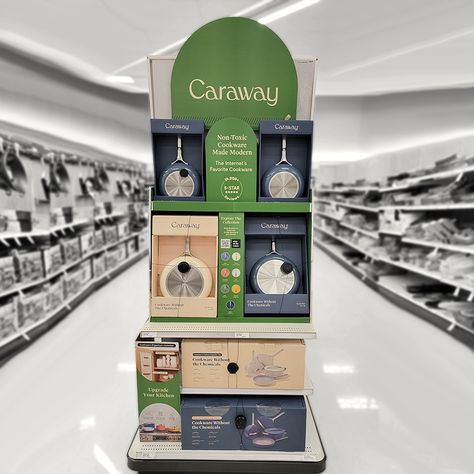 Instore Display Design, Endcap Display Ideas, Visual Marketing Display, Target Display, Endcap Display, Cosmetics Ideas, Pos Design, Display Kitchen, Retail Design Display