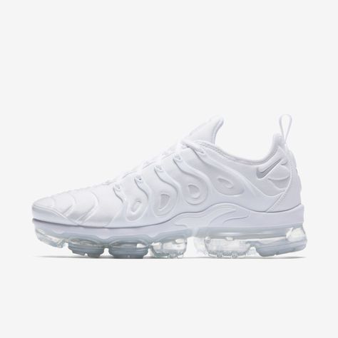 White Vapormax Outfit, Air Vapormax Plus, Vapor Max, Nike Air Vapormax Plus, Jordan Shoes Girls, All Nike Shoes, Shoes Sneakers Jordans, Nike Air Shoes, Baskets Nike