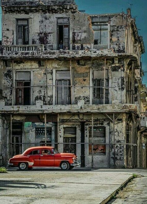 Cuban Architecture, Havanna Cuba, Old Havana Cuba, Havana Vieja, Cuban Cars, Havana Style, Cuba Pictures, Cuba Art, Historical Houses