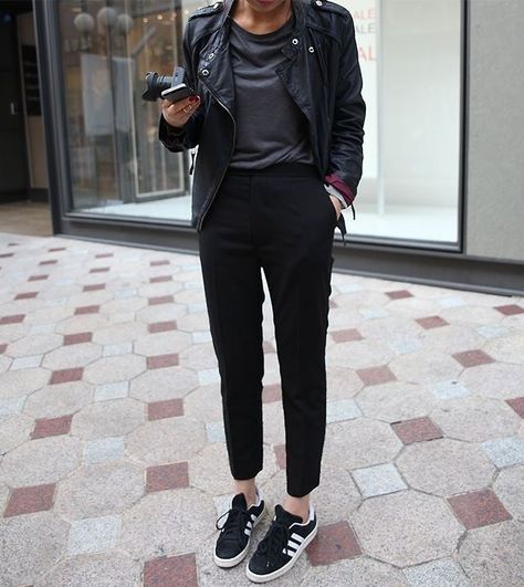 Biker, grey t-shirt, black trousers & Adidas trainers | @styleminimalism Jeans Trend, Black Cropped Pants, Looks Street Style, Looks Black, Mode Inspo, Inspiration Mode, Looks Style, Mode Inspiration, Outfits Casuales