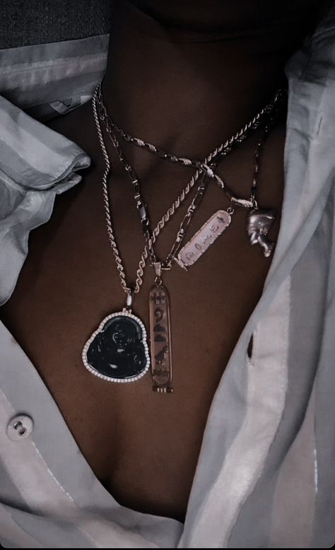 Necklaces On Black Women, Silver Necklaces Black Women, Necklaces Black Women, Silver Jewelry Black Women, Novel Aesthetic, Body Is A Temple, Different Aesthetics, Girl Jewelry, Jewelry Lookbook