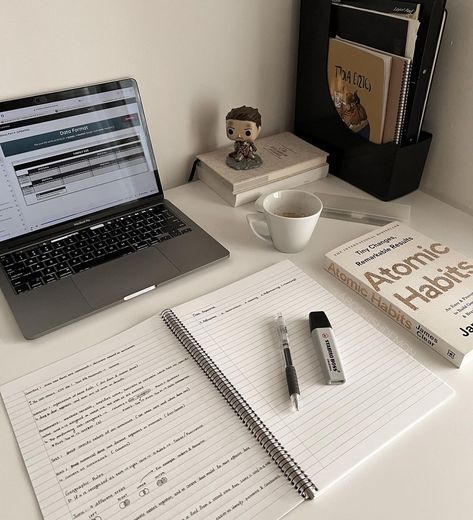 Finance Girly, Minimalist Study Desk, Books Minimalist, Aesthetic Study Motivation, Studying Motivation, Romanticising School, Studying Aesthetic, Student Aesthetic, James Clear